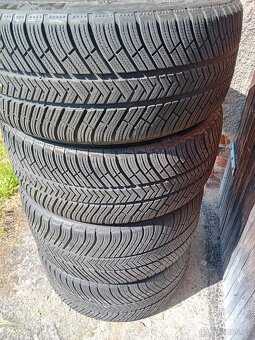 Zimní pneu 255/40 + 285/35 R20 – Michelin – 7 mm / 5,5 mm - 5