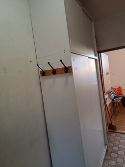 Bílá vysoká skříň - 5