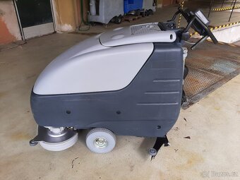 Podlahový mycí stroj Nilfisk BA 650 s vlast.pojezdem - 5