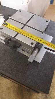 Křížový stůl mikrometrický - 5