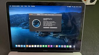 Stříbrný Macbook Retina 12palcový 2015 - 5