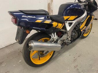 Honda CBR 900RR Fireblade SC28 youngtimer - 5