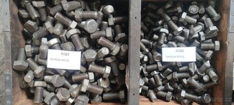Velký výběr spojovacího materiálu (šrouby různé),podložky - 5