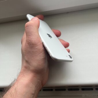 Apple iPhone SE 2022 64GB bílý - 5