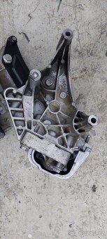 uložení motoru a převodovky - 5