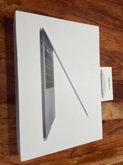 MacBook Pro 2,2 GHz 6-Core Intel i7, 16GB DDR4, 2018 - 5