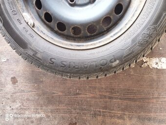 Zimní pneumatiky 195/65 R15 na disku VW 5x100. - 5