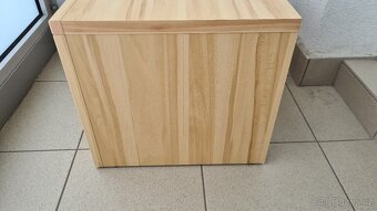 Noční stolek k posteli, ložnice - 5