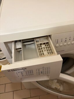 REZERVOVÁNO - Pračka Electrolux EWF 1005 - 5