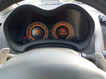 Auris. 94000km. Automatická prevodovka - 5
