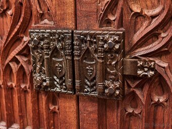 Neogotická dubová komoda z masivního dubu - 5