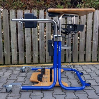 Vertikalizační stojan Otto Bock. - 5