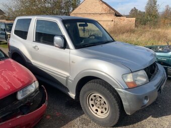 Mitsubishi Pajero 3, r.v. 00-06, třídvéřové - náhradní díly - 5