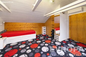 Prodej rodinného domu 198 m², pozemek 278 m² - 5