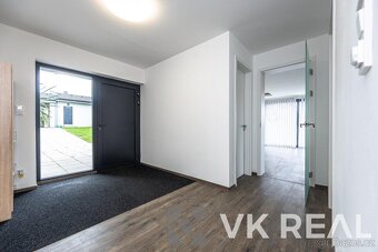 Pronájem RD 4+kk+pracovna a 2xšatna, cca 200m2, pozemek cca - 5