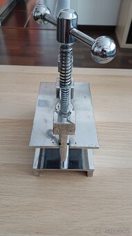 Starý chromový karetní lis - 5