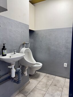 Pronájem vytápěné garáže 120m2 - 5