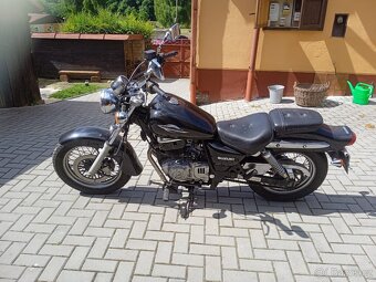 Suzuki GZ 250 Marauder - 5