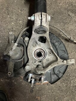Pravá těhlice Audi Q3 - 2.0tdi 110kw - 5