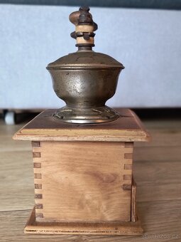 Mlýnek na kávu Leinbrock Ideal - 5