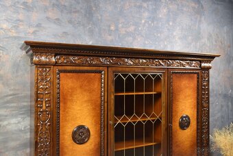 Klasická knihovna z masivního dubového dřeva VITRINA - 5