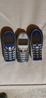 Bedna(cca 433ks) mobilních telefonů1ks 35kč - 5