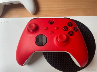 Xbox Series S + 2 ovladače - 5