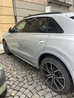AUDI Q8 - 5
