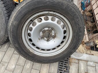 Prodám plechová kola z pneumatikami z vw tiguan - 5