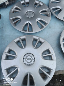 Prodám zimní pneu Opel corsa s plechovými disky 185/65/r15 - 5