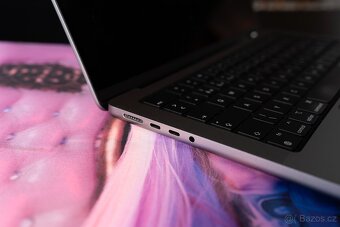 MacBook Pro 14" (2023) – M2 Pro, 32 GB RAM – TOP stav - 5