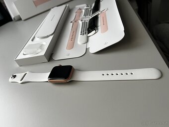 Apple Watch SE + 4 řemínky, původní balení, TOP STAV - 5