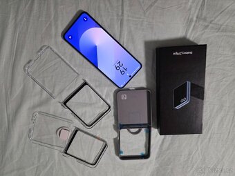 Prodám Samsung Galaxy Z Flip6 512GB - 5