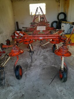 prodán nesený obraceč Fahr - 5