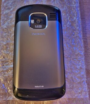 Plně funkční Nokia E5-00. - 5
