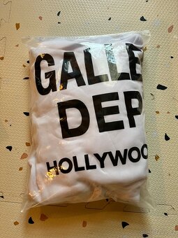 Mikina Gallery Dept. - 5