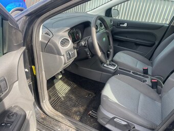 Ford Focus hatchback - 5