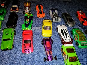Autíčka Hot Wheels - 5