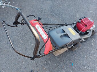 Benzínová sekačka Castelgarden, motor Honda 4,5HP, pojezd. - 5