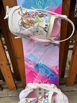 Nový snowboard s vázáním a botami - 5