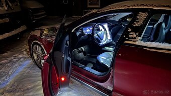 Tesla Model S85 El.Panorama Kuze Vzd.podvozek barva RedMult - 5