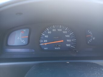 Toyota hilux 2,4td - 5