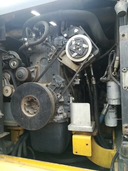 Prodám kolový bagr New Holland MH 5.6, 20,5 t, r.v. 2009, 8. - 5