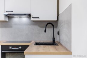 Byt 2+kk s rozšířenou lodžií a klimatizací, 39m² - 5