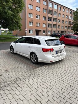 Toyota Avensis 2.2 D4D 110 kW 2012 NEPOJÍZDNÁ - 5