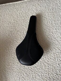 Sedlo Fizik R7 - 5