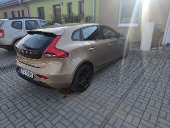 VOLVO V40 - 5