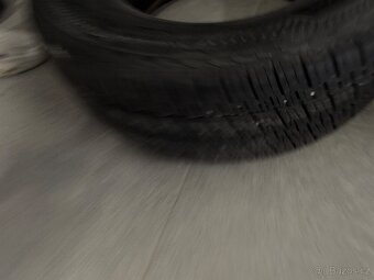 PRODÁM 1KS PNEU BARUM SNOVANIC ROZMĚRY 215/70 R15C R.V.02/23 - 5