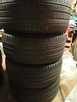 pneu 225/55 R16 - 5