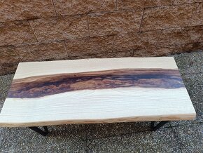 Dřevěný stolek s pryskyřicí, ručně vyráběný - 5